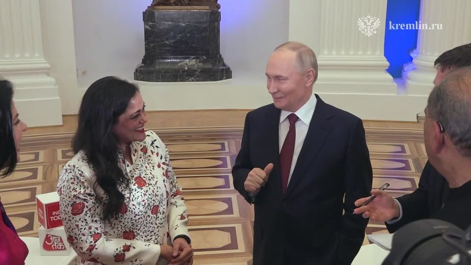 Президент России дал интервью индийским телеканалам Aaj Tak и India Today