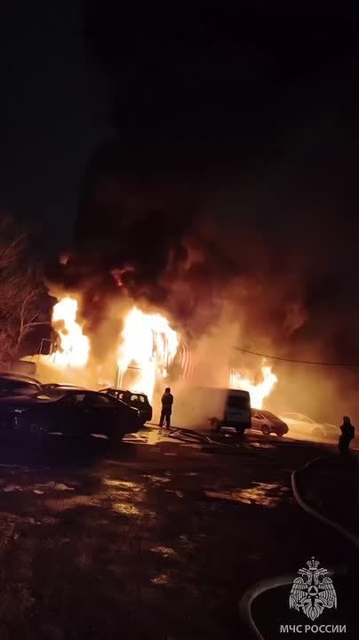 Сотрудники МЧС России потушили пожар в Калининграде