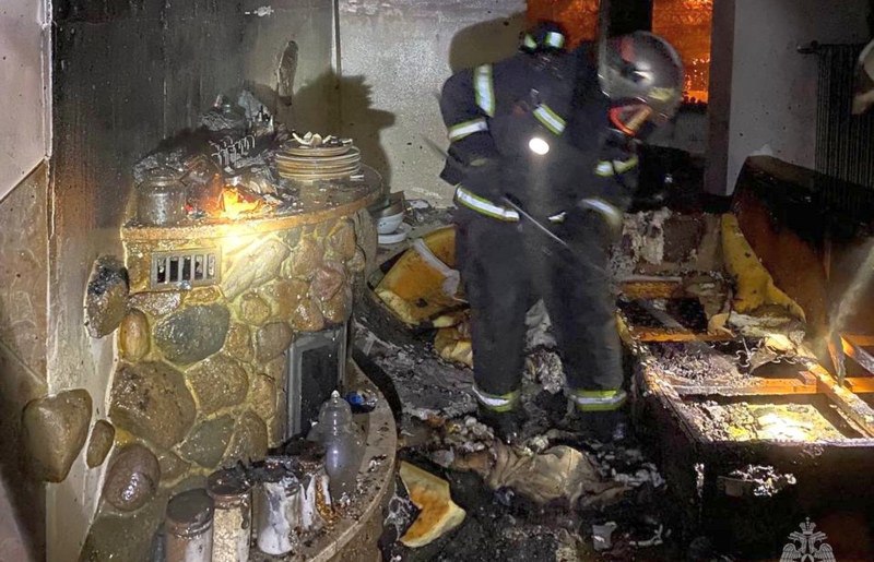 В Калининграде жителя элитного района спасатели снимали с третьего этажа