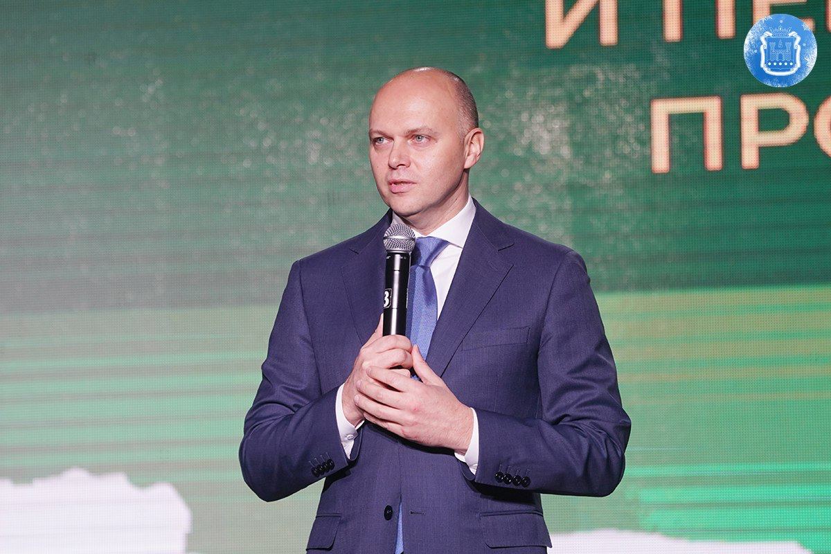 Алексей Беспрозванных вручил сельхозпроизводителям награды Минсельхоза России и областного правительства Алексей Беспрозванных вручил сельхозпроизводителям награды Минсельхоза России и областного правительства