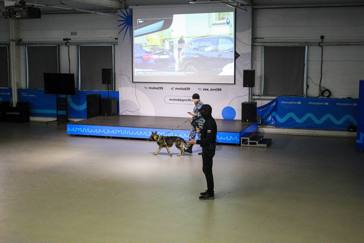 Сотрудники полиции посетили воспитанников областного Центра детского и молодежного отдыха «Жемчужина» Сотрудники полиции посетили воспитанников областного Центра детского и молодежного отдыха «Жемчужина»