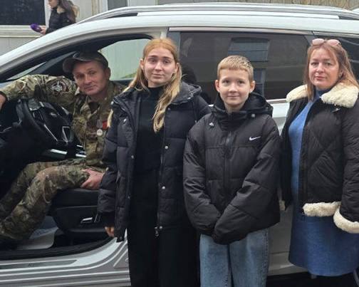 Ветерану СВО в Калининграде вручили внедорожник Ветерану СВО в Калининграде вручили внедорожник