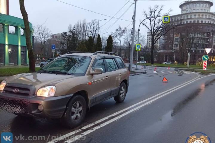 В Калининграде машина сбила сразу двух пешеходов