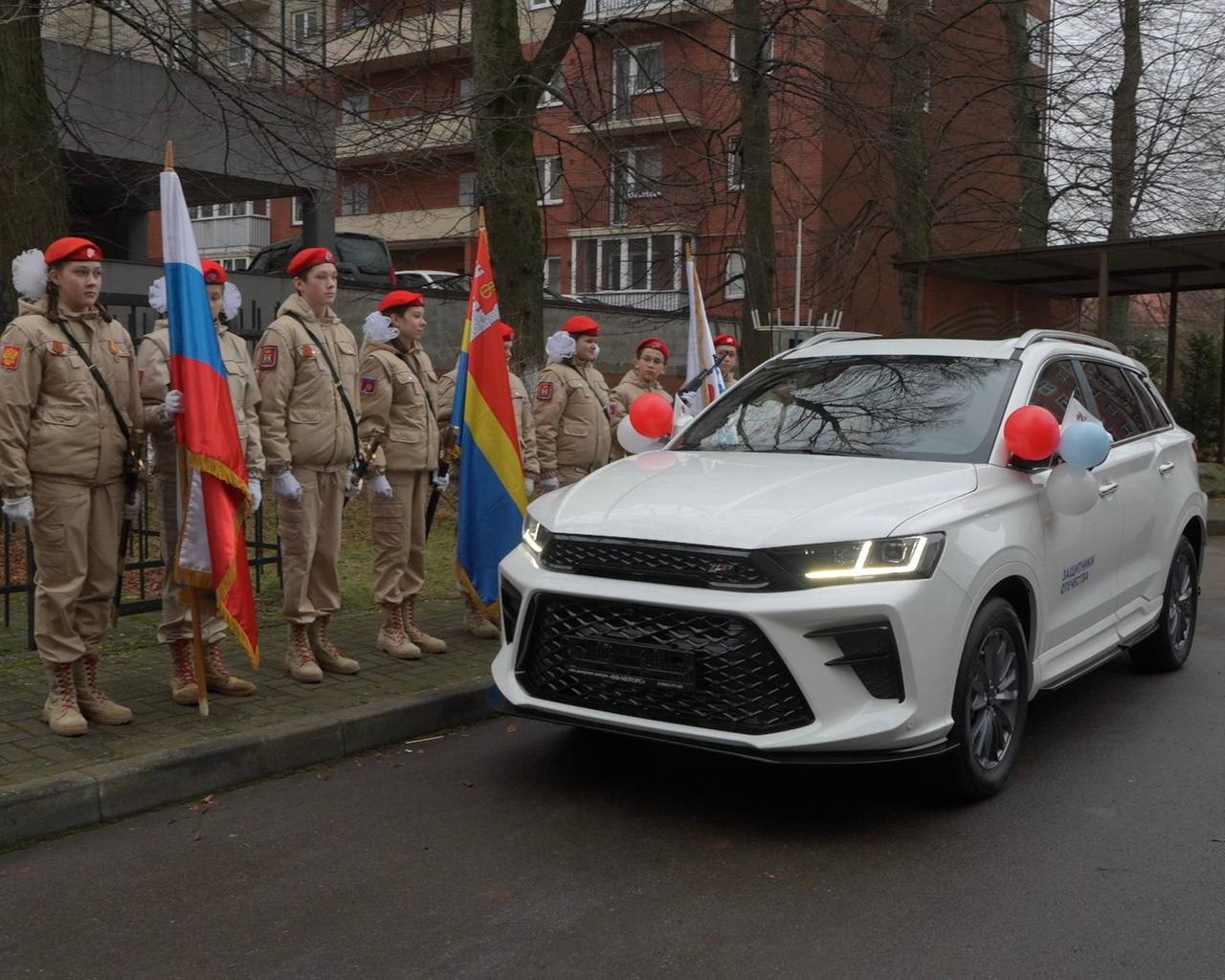 Ветерану СВО в Калининграде вручили внедорожник