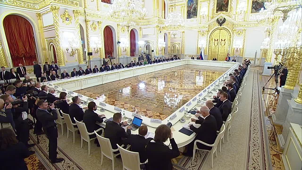 В Александровском зале Кремля Владимир Путин провёл заседание Совета по стратегическому развитию и нацпроектам