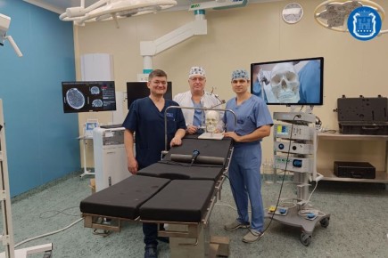 В Калининградскую областную больницу скорой медицинской помощи поступило оборудование для операций на головном и спинном мозге