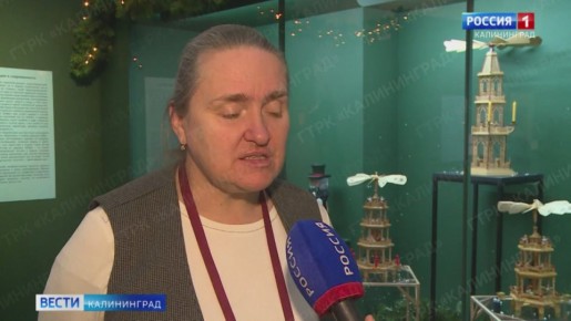 В Калининградском музее изобразительных искусств открылась выставка, посвящённая одному из самых известных новогодних персонажей, который был рождён в Янтарном крае