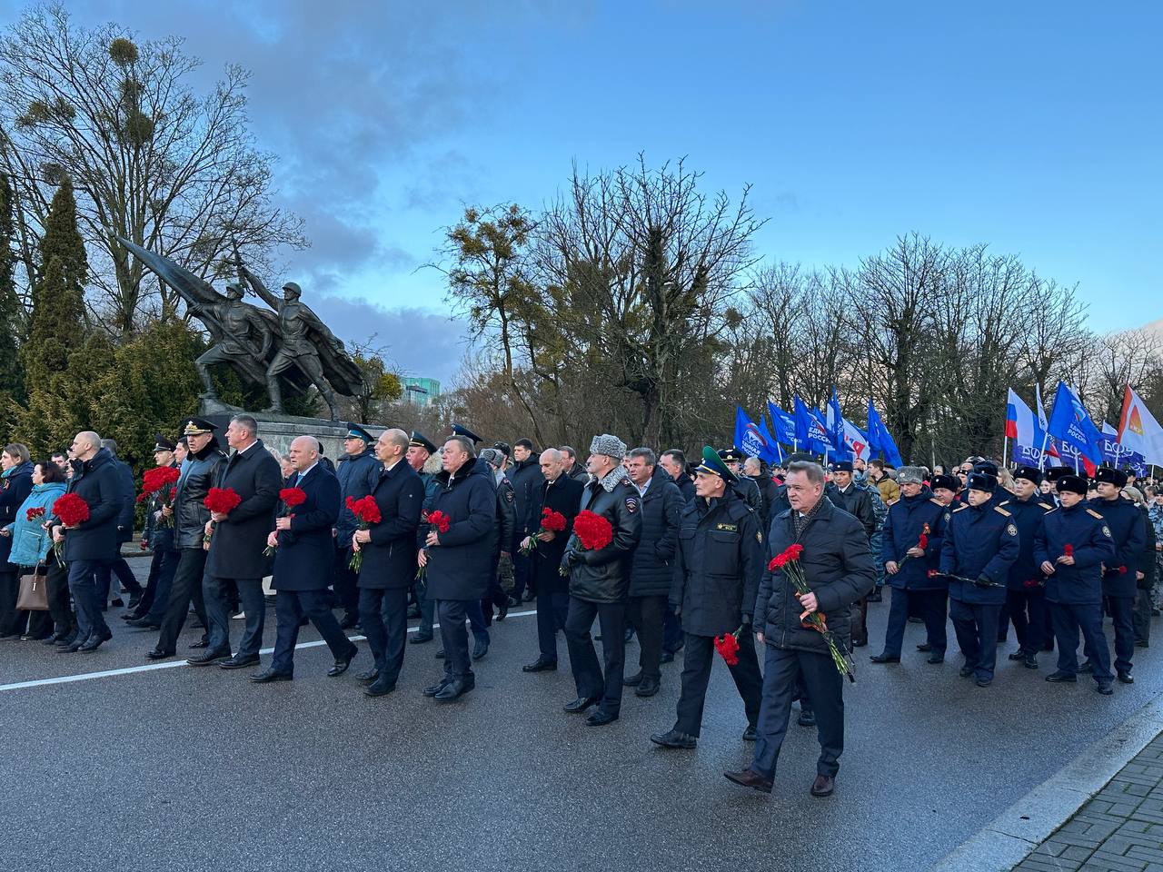 Сотрудники следственного управления СК России по Калининградской области почтили память Героев Отечества Сотрудники следственного управления СК России по Калининградской области почтили память Героев Отечества