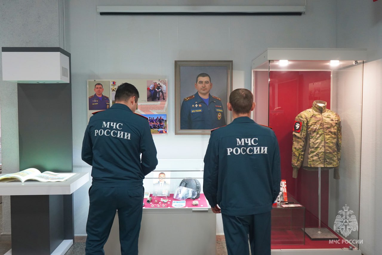 Сотрудники МЧС России приняли участие в торжественных мероприятиях в честь Дня героев Отечества Сотрудники МЧС России приняли участие в торжественных мероприятиях в честь Дня героев Отечества