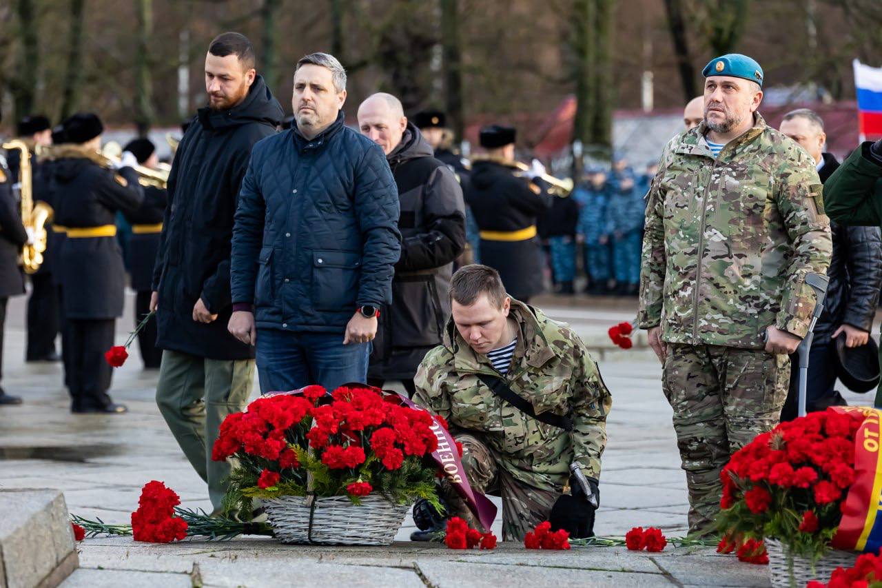 Елена Дятлова: Сегодня день, который объединяет нас в чувстве глубокой признательности и уважения к тем, кто совершил выдающиеся подвиги во имя нашей Родины Елена Дятлова: Сегодня день, который объединяет нас в чувстве глубокой признательности и уважения к тем, кто совершил выдающиеся подвиги во имя нашей Родины