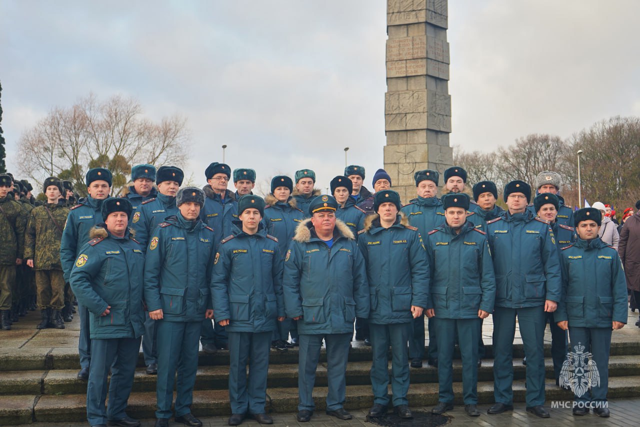 Сотрудники МЧС России приняли участие в торжественных мероприятиях в честь Дня героев Отечества Сотрудники МЧС России приняли участие в торжественных мероприятиях в честь Дня героев Отечества