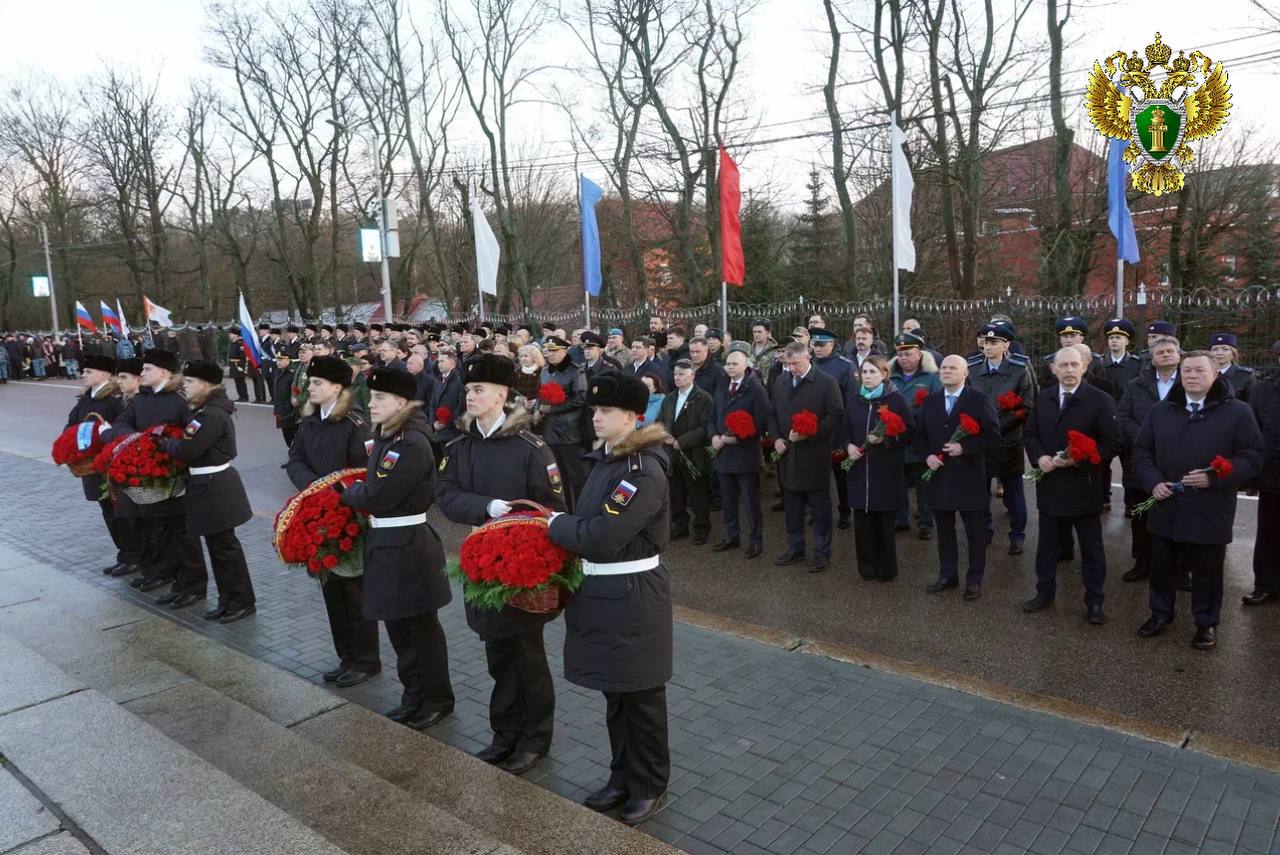 Работники органов прокуратуры Калининградской области почтили память Героев Отечества Работники органов прокуратуры Калининградской области почтили память Героев Отечества