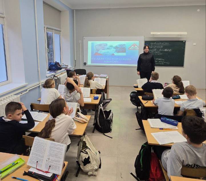 Сотрудники отделения Госавтоинспекции города Светлый совместно с сотрудниками ГИМС и представителями отдела ГО и ЧС МО "Светловский городской округ" провели профилактическое мероприятие среди учащихся МБОУ СОШ №1 Сотрудники отделения Госавтоинспекции города Светлый совместно с сотрудниками ГИМС и представителями отдела ГО и ЧС МО "Светловский городской округ" провели профилактическое мероприятие среди учащихся МБОУ СОШ №1