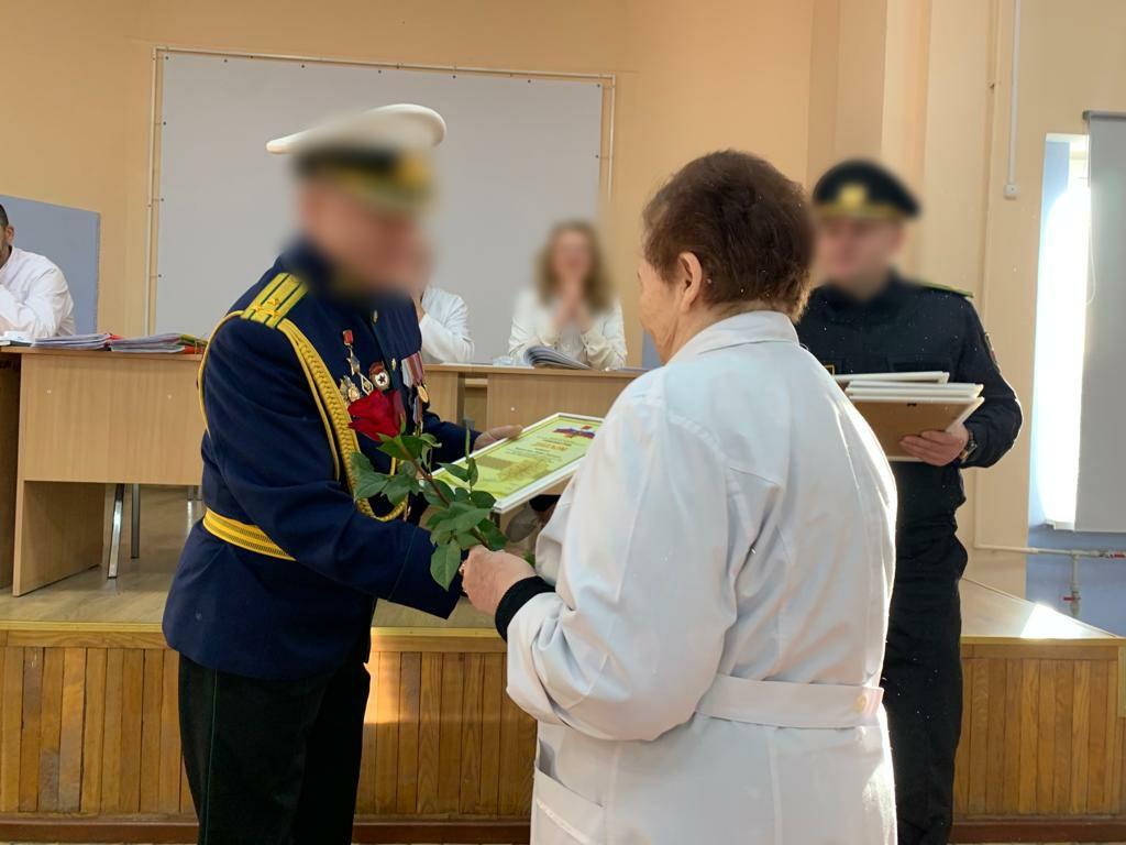 В Гурьевске задержали ряженого казака в форме генерал-майора, втиравшегося в доверие к чиновникам В Гурьевске задержали ряженого казака в форме генерал-майора, втиравшегося в доверие к чиновникам