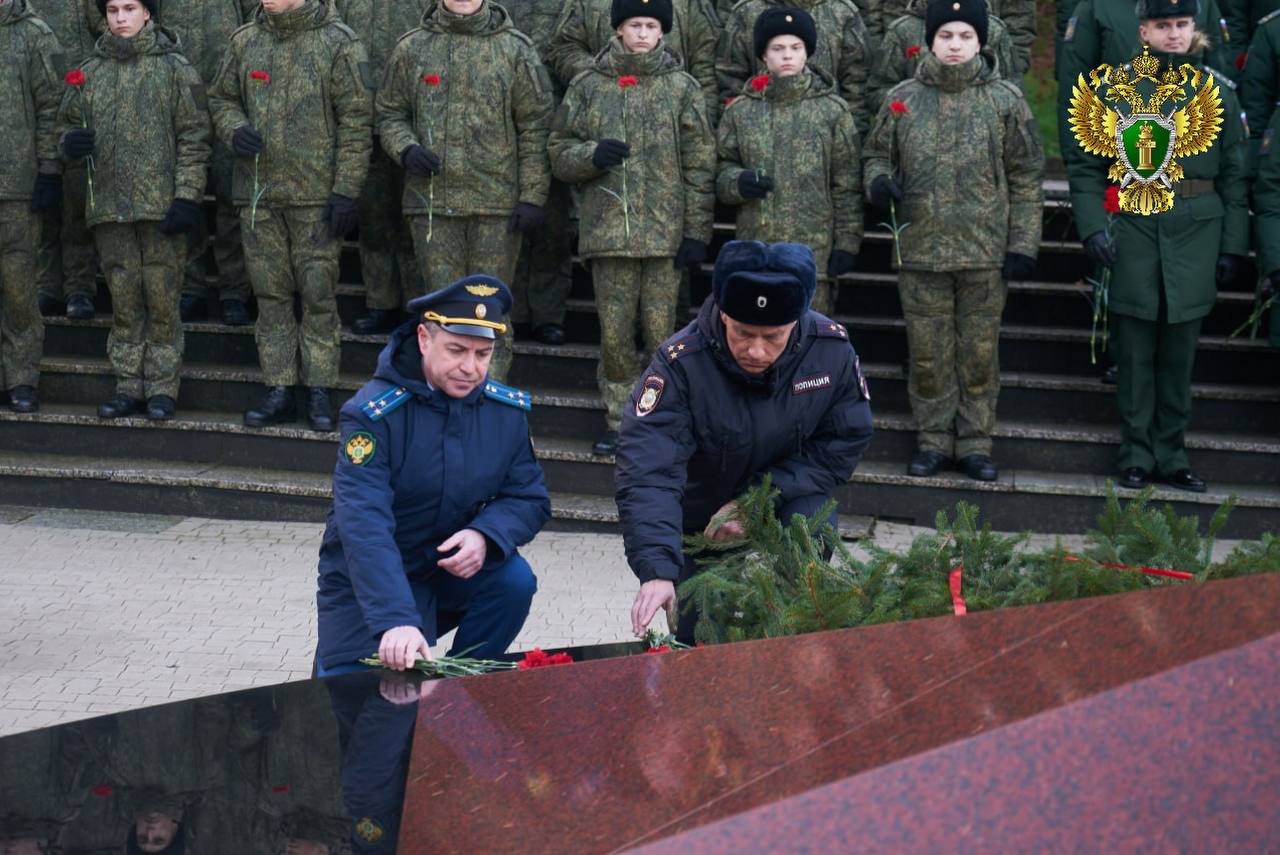 Работники органов прокуратуры Калининградской области почтили память Героев Отечества Работники органов прокуратуры Калининградской области почтили память Героев Отечества