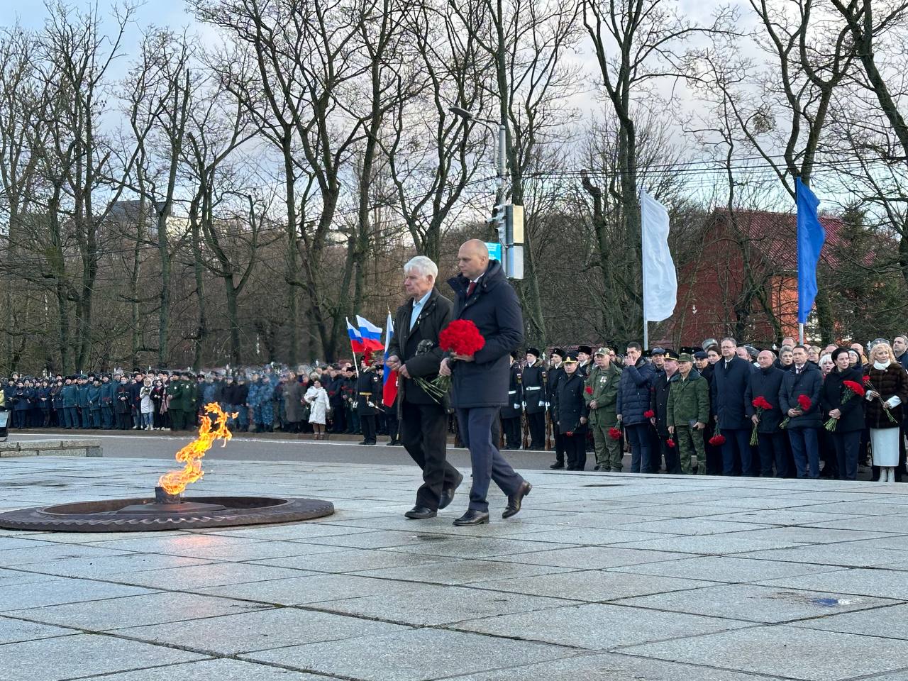 Сотрудники следственного управления СК России по Калининградской области почтили память Героев Отечества Сотрудники следственного управления СК России по Калининградской области почтили память Героев Отечества