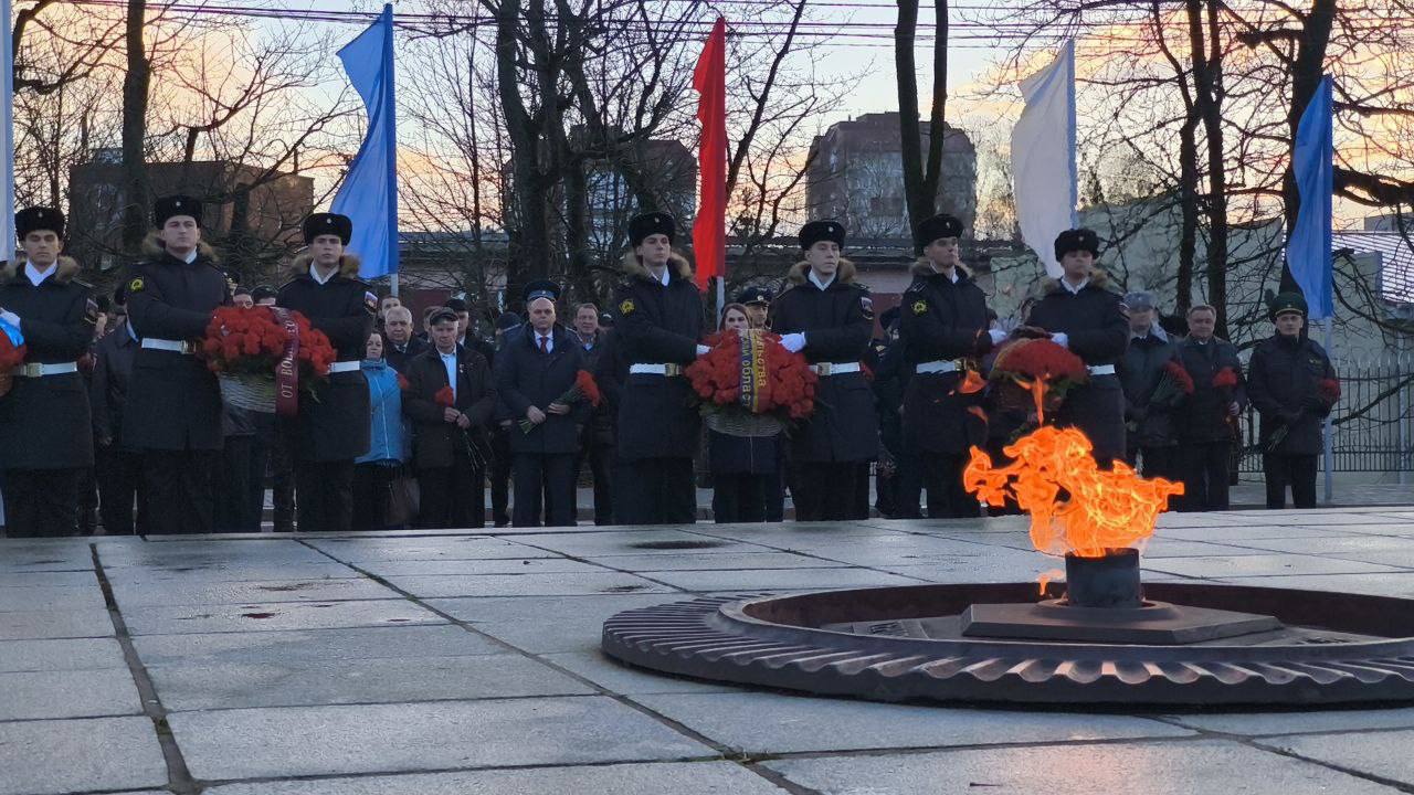 Врио начальника регионального УМВД Сергей Рейсон принял участие в торжественной церемонии возложения, посвященной Дню Героев Отечества Врио начальника регионального УМВД Сергей Рейсон принял участие в торжественной церемонии возложения, посвященной Дню Героев Отечества