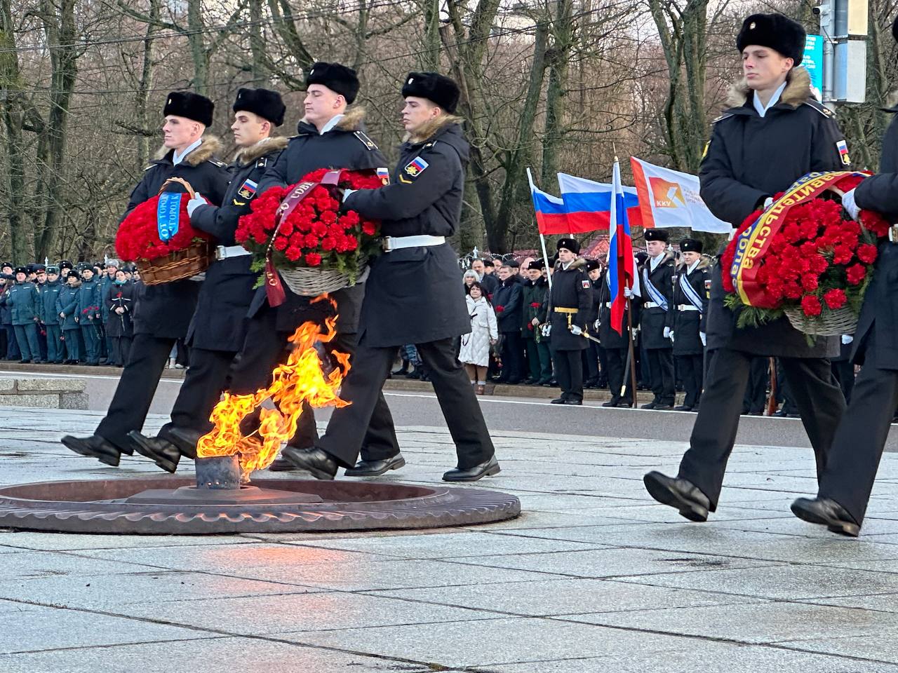 Сотрудники следственного управления СК России по Калининградской области почтили память Героев Отечества Сотрудники следственного управления СК России по Калининградской области почтили память Героев Отечества