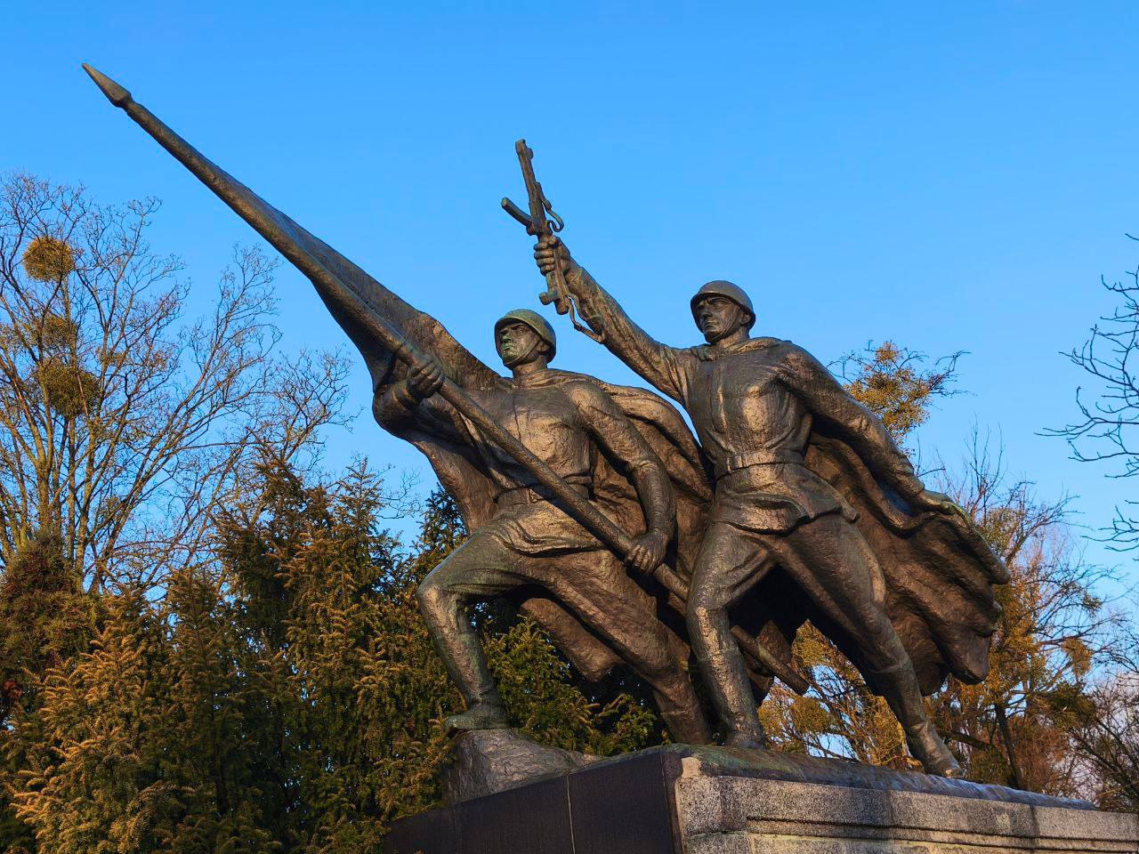 Врио начальника регионального УМВД Сергей Рейсон принял участие в торжественной церемонии возложения, посвященной Дню Героев Отечества Врио начальника регионального УМВД Сергей Рейсон принял участие в торжественной церемонии возложения, посвященной Дню Героев Отечества