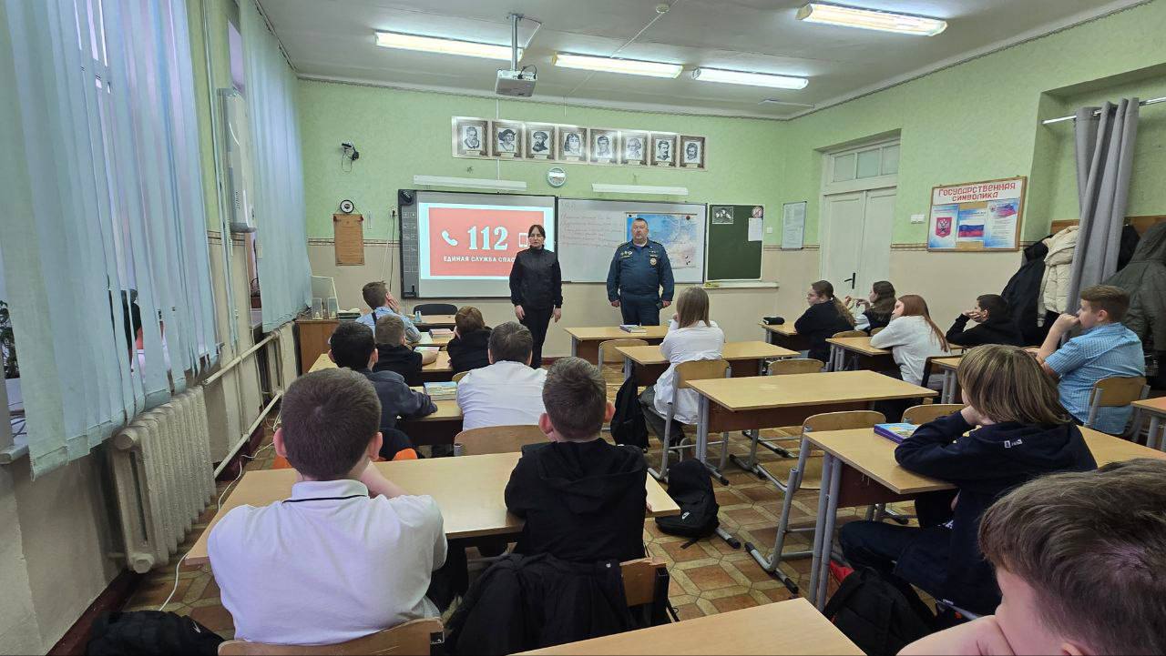 Сотрудники отделения Госавтоинспекции города Светлый совместно с сотрудниками ГИМС и представителями отдела ГО и ЧС МО "Светловский городской округ" провели профилактическое мероприятие среди учащихся МБОУ СОШ №1