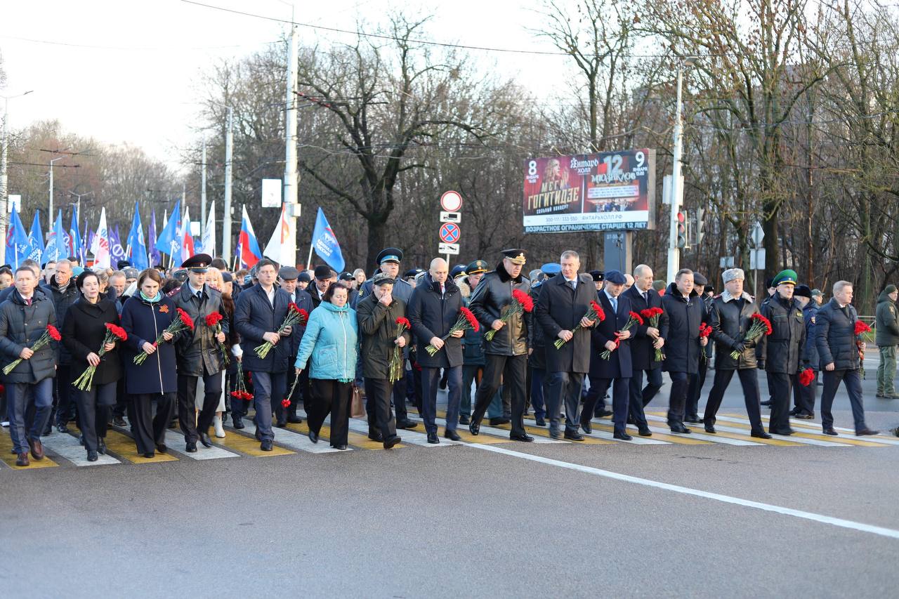 Врио начальника регионального УМВД Сергей Рейсон принял участие в торжественной церемонии возложения, посвященной Дню Героев Отечества Врио начальника регионального УМВД Сергей Рейсон принял участие в торжественной церемонии возложения, посвященной Дню Героев Отечества