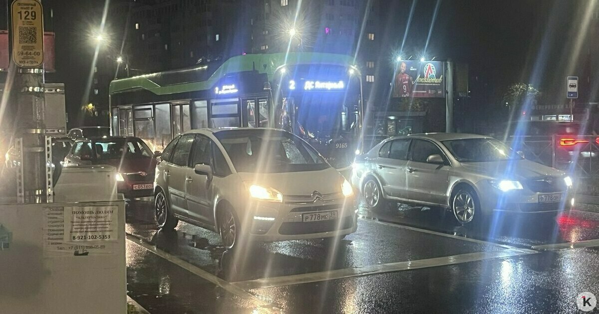 В Калининграде троллейбусы №2 застряли из-за проблем в сети, но не стали переходить на «автономку»