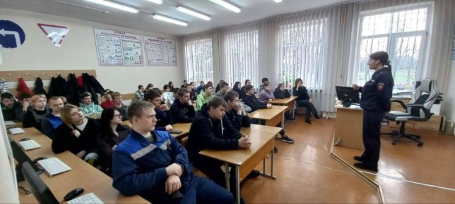 Инспектор отделения Госавтоинспекции МО МВД России "Гусевский" провела профилактическую лекцию с несовершеннолетними студентами ГБУ КО ПОО "Колледжа агротехнологий и природообустройства", направленную на формирование...