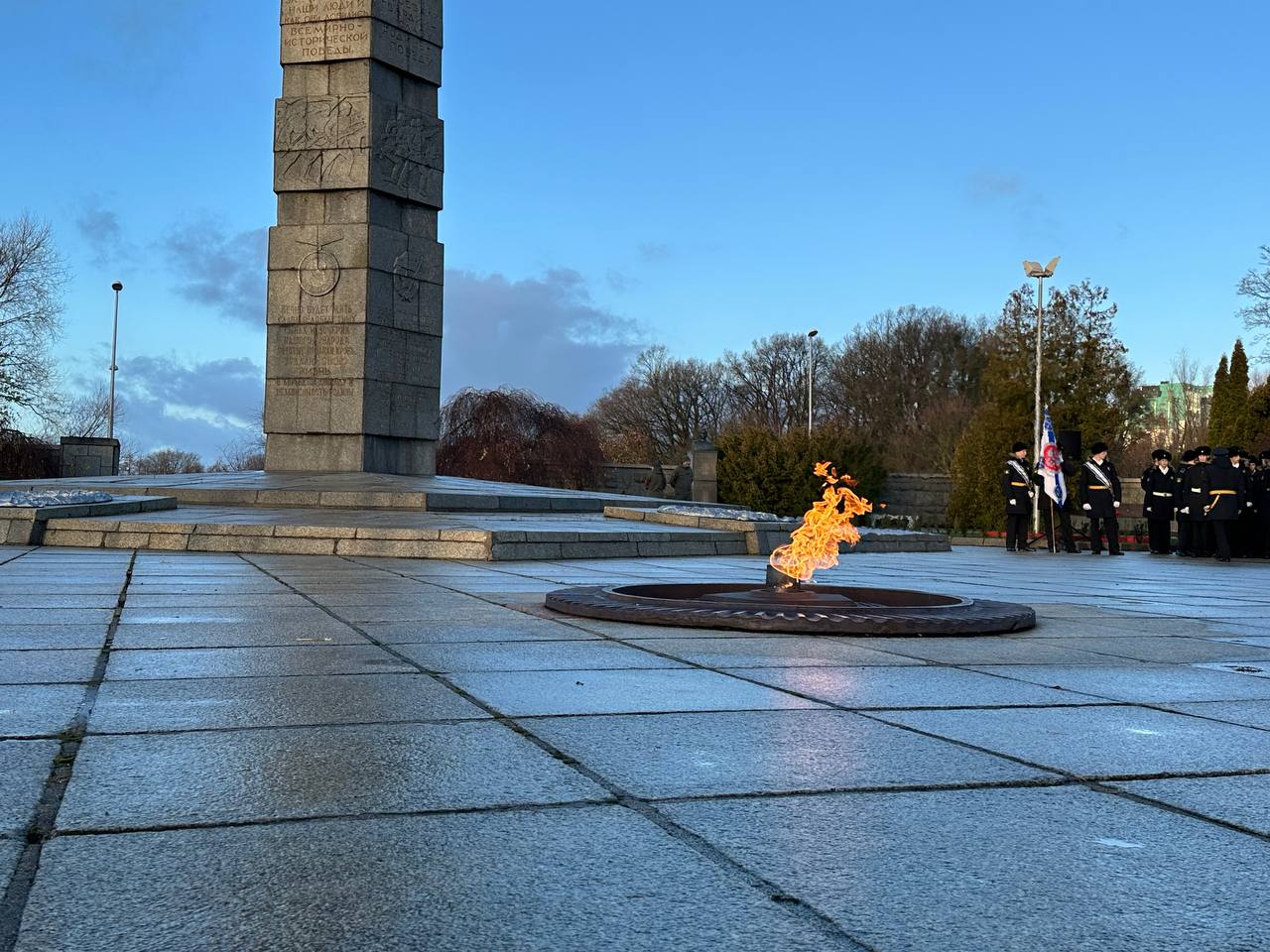 Сотрудники следственного управления СК России по Калининградской области почтили память Героев Отечества Сотрудники следственного управления СК России по Калининградской области почтили память Героев Отечества