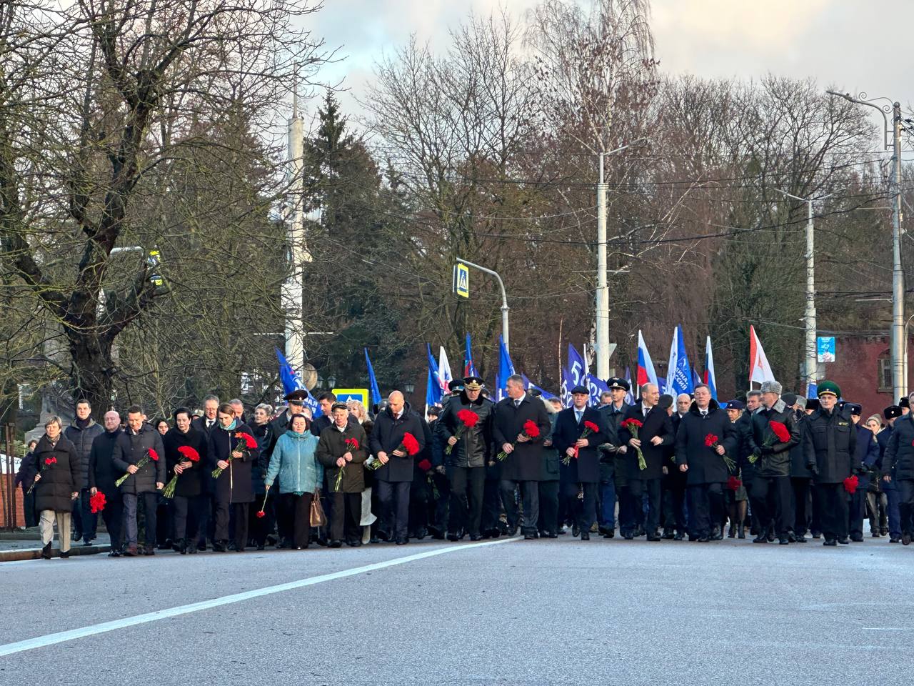 Сотрудники следственного управления СК России по Калининградской области почтили память Героев Отечества Сотрудники следственного управления СК России по Калининградской области почтили память Героев Отечества