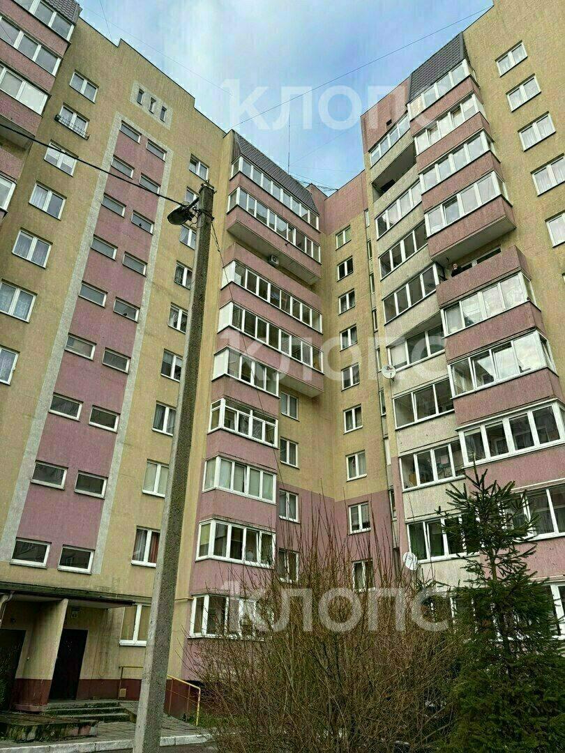 В Калининграде инвалид вынужден после гемодиализа идти пешком на 10-й этаж из-за сломавшегося лифта