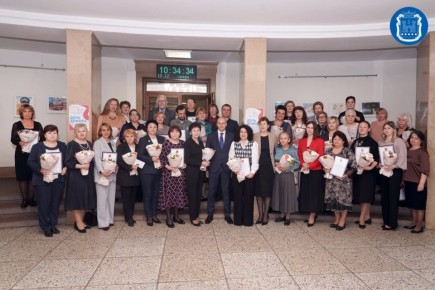 Губернатор Алексей Беспрозванных наградил 37 педагогов Калининградской области