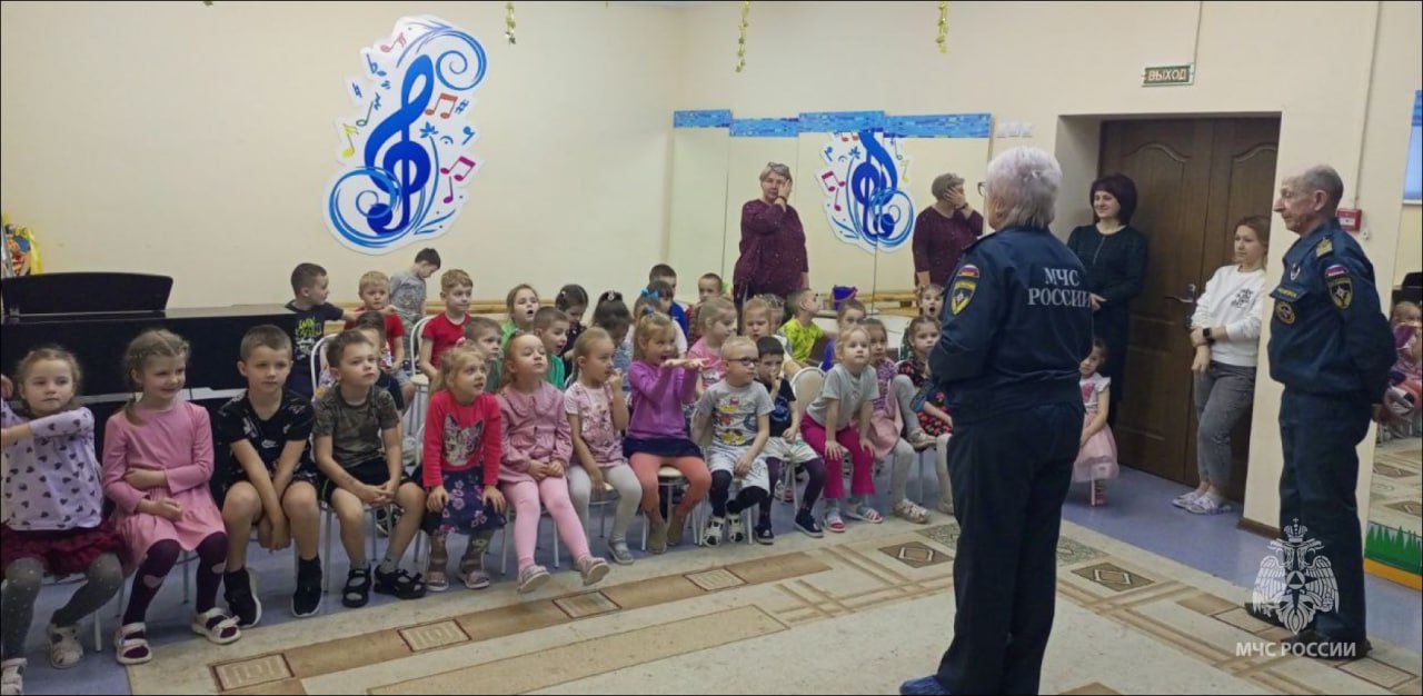 Тонкий лёд - большая опасность! Тонкий лёд - большая опасность!