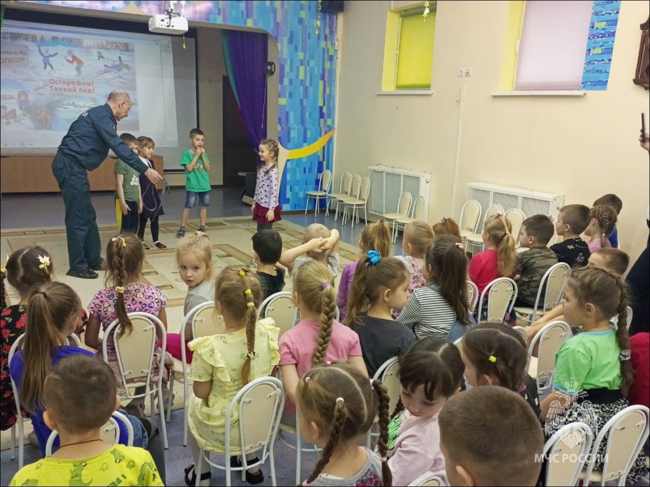 Тонкий лёд - большая опасность! Тонкий лёд - большая опасность!