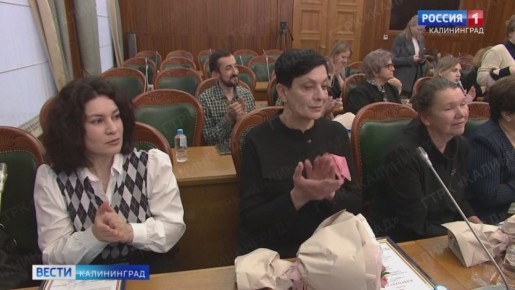 Глава региона Алексей Беспрозванных наградил педагогов, воспитателей, работников образовательных учреждений области за особые профессиональные успехи