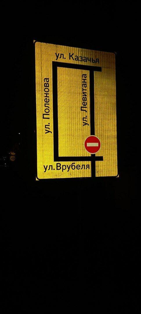 Возле Второй эстакады, где погибла женщина, пешеходы боятся переходить через дорогу Возле Второй эстакады, где погибла женщина, пешеходы боятся переходить через дорогу