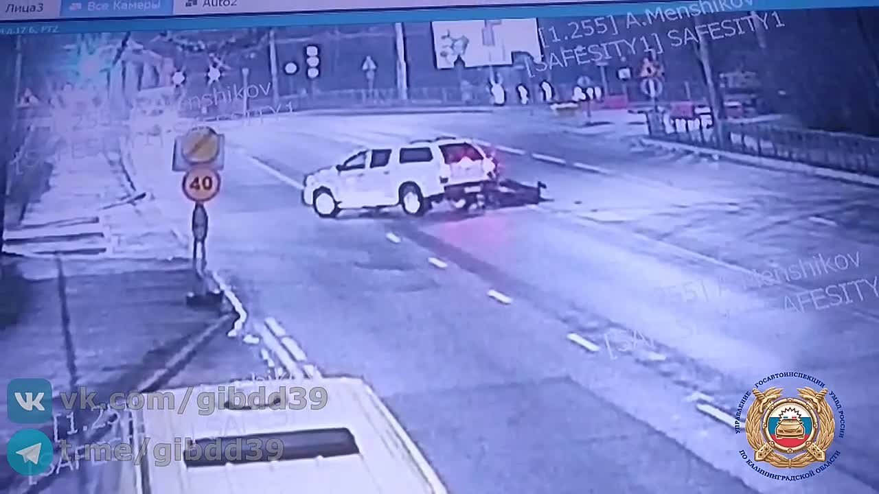 Столкновение автомобиля и мотоцикла