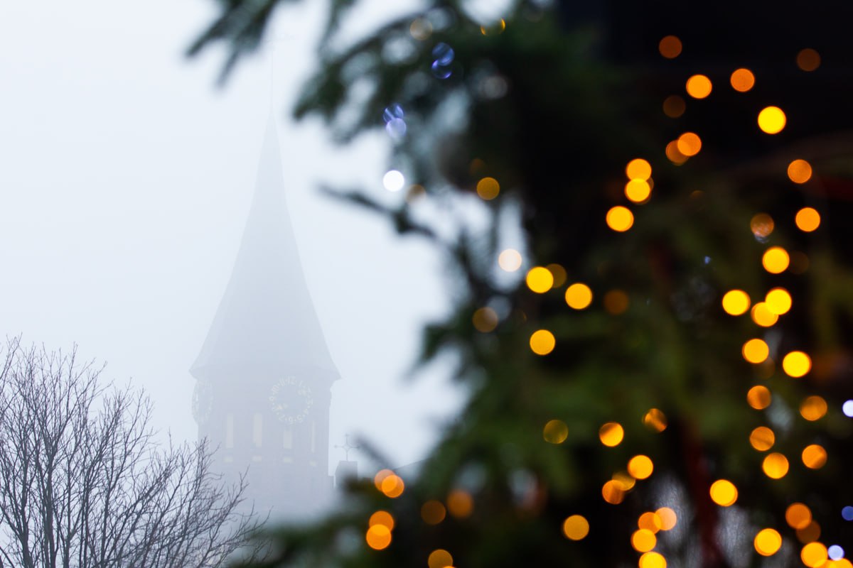 Доброе утро!. Коротко о погоде на среду: днём ожидается +8…+10 °C. С утра до вечера — пасмурно, дымка и периодические слабые и умеренные дожди