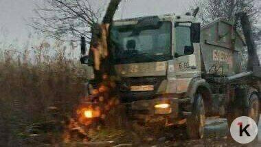 Возле Второй эстакады, где погибла женщина, пешеходы боятся переходить через дорогу Возле Второй эстакады, где погибла женщина, пешеходы боятся переходить через дорогу