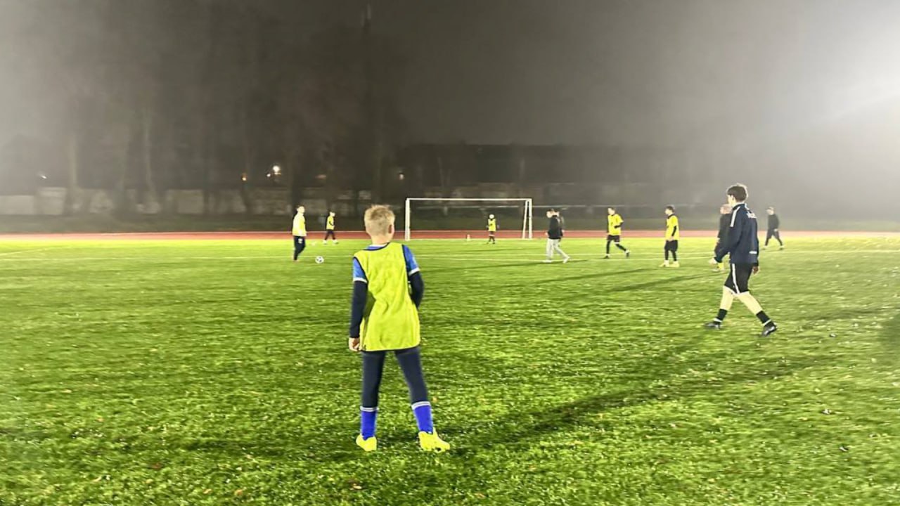 В Гусеве на искусственном футбольном поле городского стадиона стартовал Зимний кубок «Гусевской Ночной лиги» по футболу 8х8