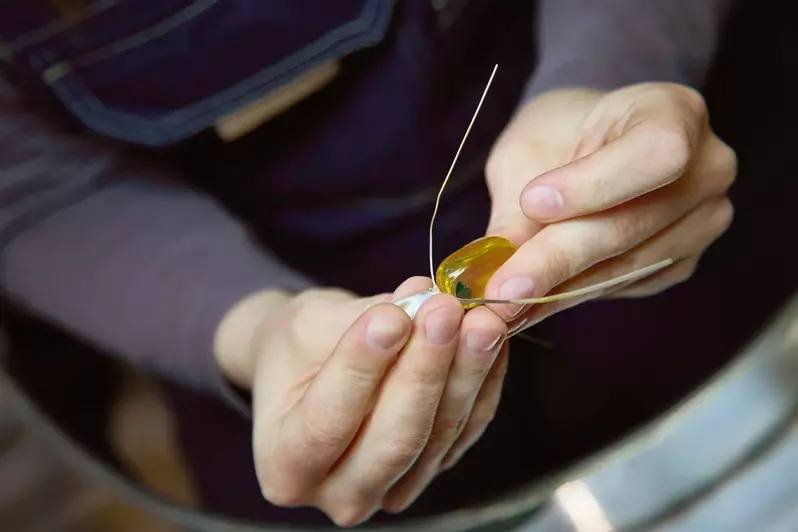 В Калининградской области создали конфеты, которые нельзя есть, но можно носить на ушах В Калининградской области создали конфеты, которые нельзя есть, но можно носить на ушах