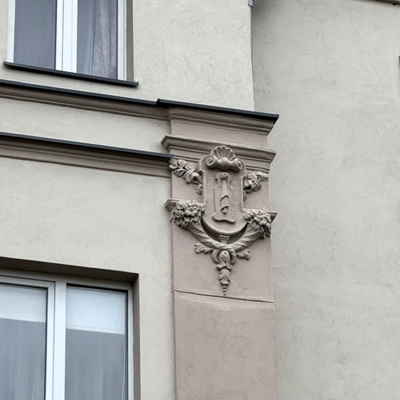 На Каштановой аллее завершили капремонт фасада дома №8 — одной из сохранившихся вилл уютного «города-сада» — виллы Левандовски На Каштановой аллее завершили капремонт фасада дома №8 — одной из сохранившихся вилл уютного «города-сада» — виллы Левандовски