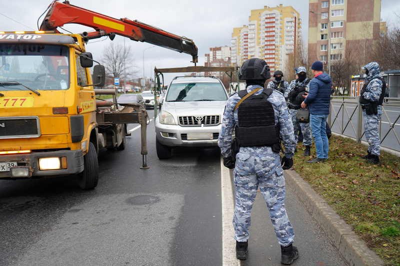 На Сельме устроили погоню за «Ленд Крузером» бежавшей от налогов женщины