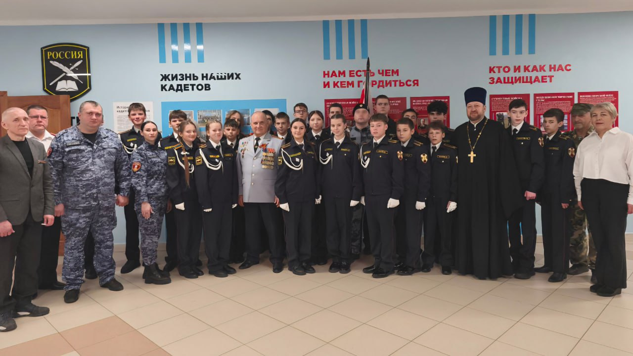 Сегодня в средней школе Пионерского состоялась торжественная церемония принятия присяги кадетами из подшефного класса Росгвардии Сегодня в средней школе Пионерского состоялась торжественная церемония принятия присяги кадетами из подшефного класса Росгвардии