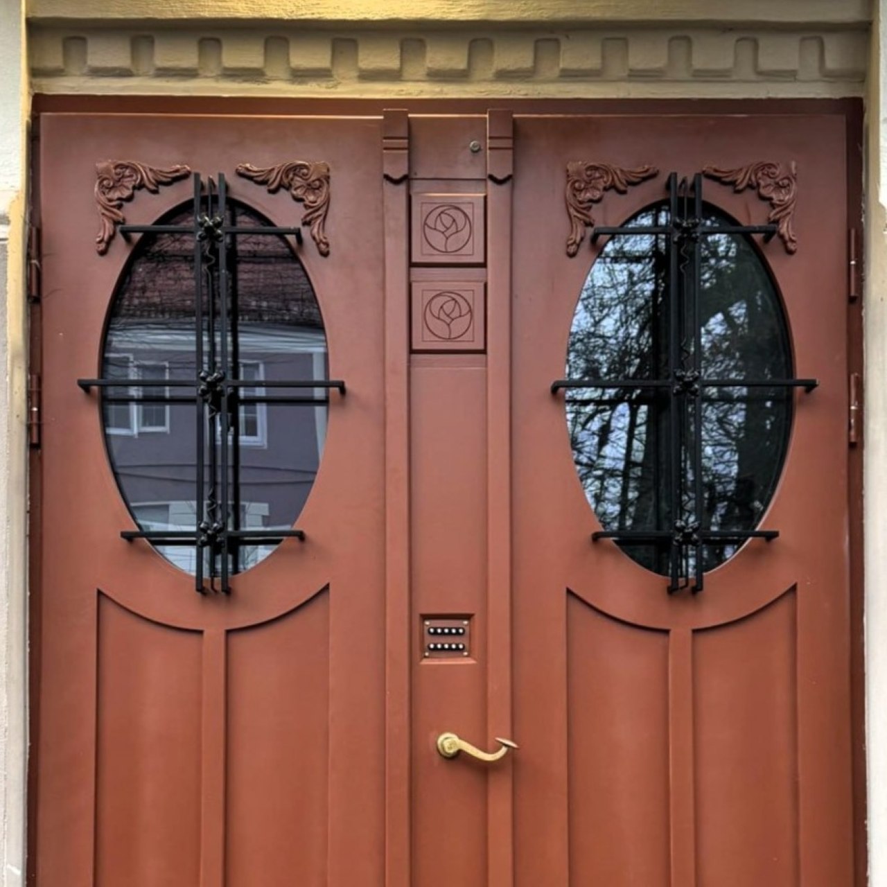 На Каштановой аллее завершили капремонт фасада дома №8 — одной из сохранившихся вилл уютного «города-сада» — виллы Левандовски На Каштановой аллее завершили капремонт фасада дома №8 — одной из сохранившихся вилл уютного «города-сада» — виллы Левандовски