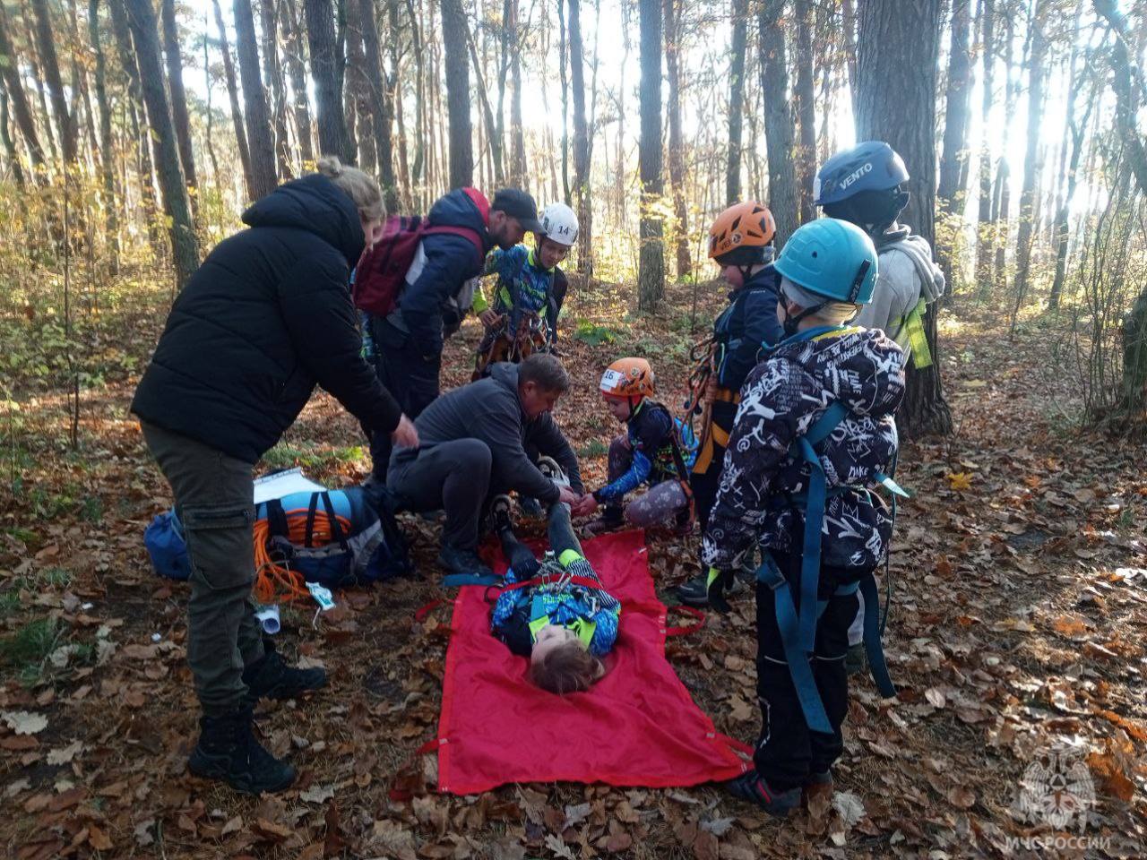 В Главном управлении МЧС России по Калининградской области наградили победителей туристического слёта «Школа безопасности» В Главном управлении МЧС России по Калининградской области наградили победителей туристического слёта «Школа безопасности»