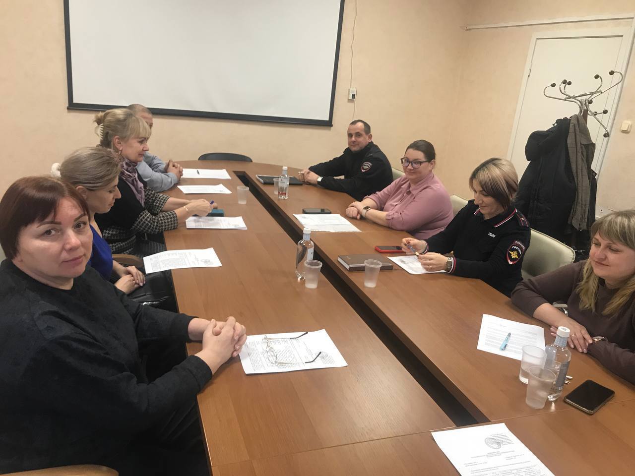 Сотрудники Госавтоинспекции МО МВД России «Советский» приняли участие в заседании Комиссии по делам несовершеннолетних и защите их прав (КДН и ЗП) при администрации Славского муниципального округа