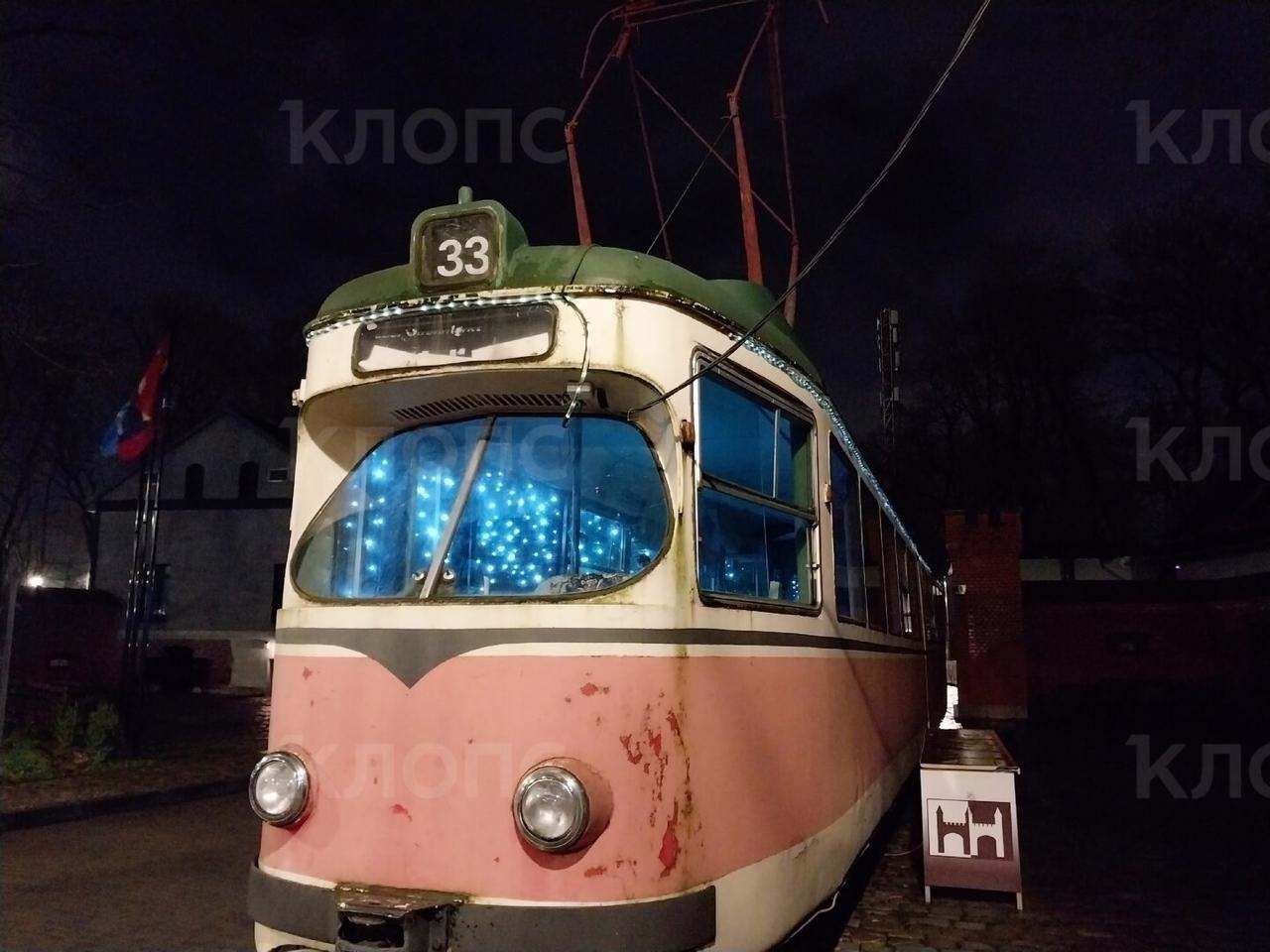 Калининграде трамвай украсили в новогоднем стиле, но на линию он не выйдет Калининграде трамвай украсили в новогоднем стиле, но на линию он не выйдет