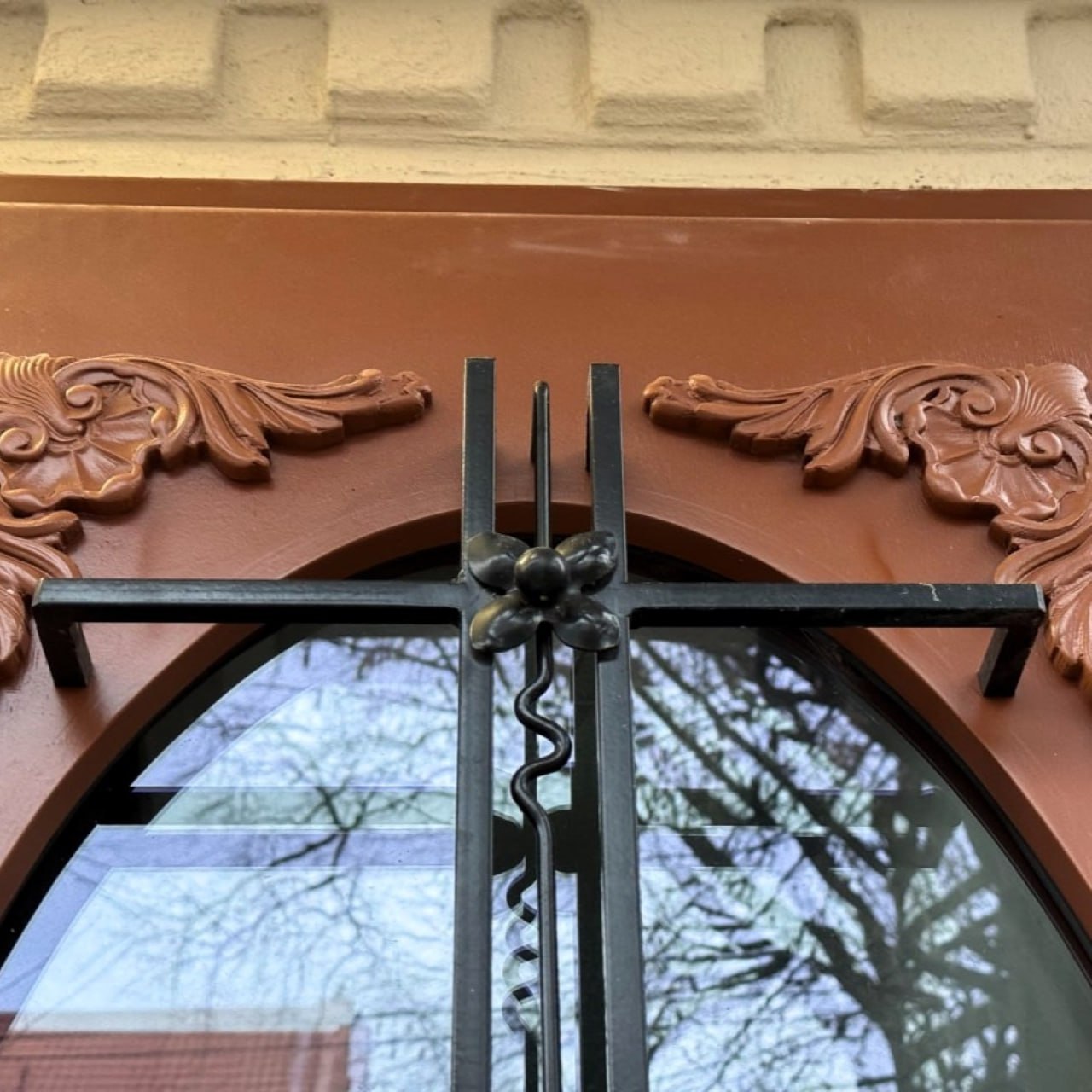 На Каштановой аллее завершили капремонт фасада дома №8 — одной из сохранившихся вилл уютного «города-сада» — виллы Левандовски На Каштановой аллее завершили капремонт фасада дома №8 — одной из сохранившихся вилл уютного «города-сада» — виллы Левандовски