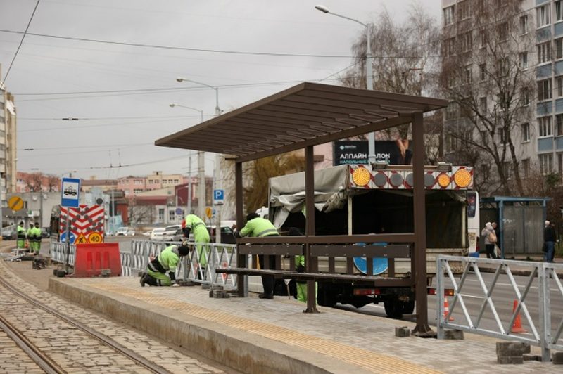 В Калининграде назвали дату запуска людей в трамваи с высоких остановок