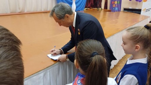 В Гусеве школьники встретились с Героем России Павлом Кретовым